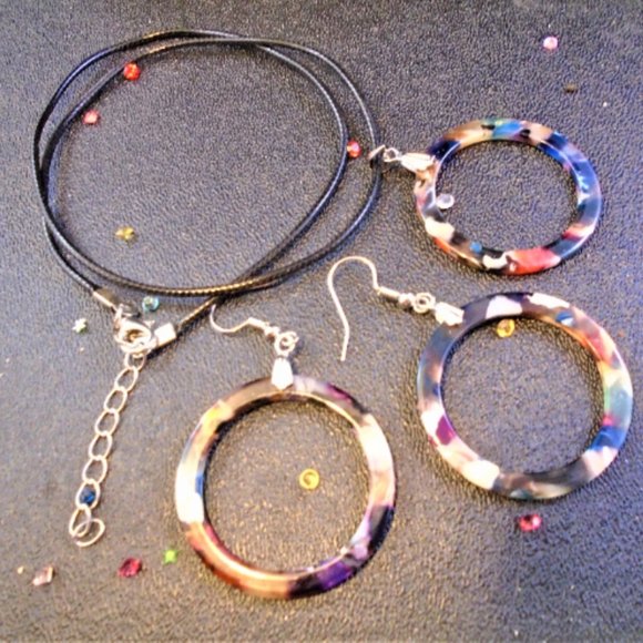 Mix & M 2/$20 Colorful Speckled Resin Rings Earrings & Necklace set Dangle hoops - Picture 2 of 7